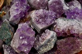 Raw Quartz Clusters: What They Are and How to Use Them